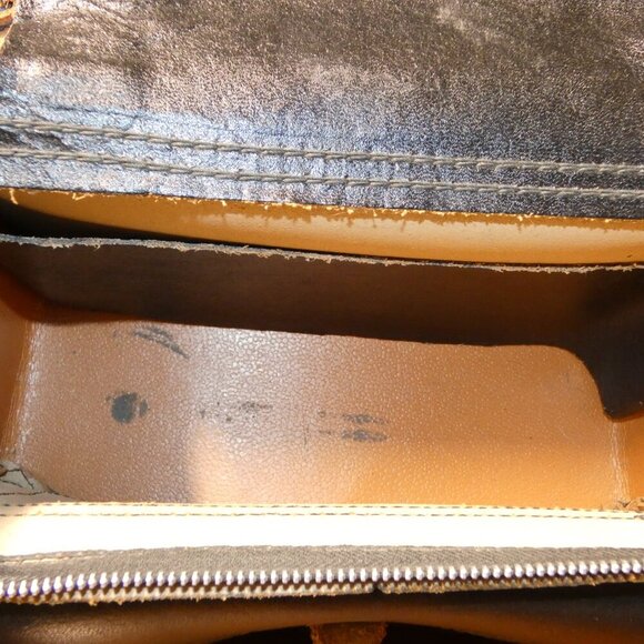 Vintage black leather camera bag with original shouder strap: The Kam-Ra Bag 843 - Picture 12 of 13